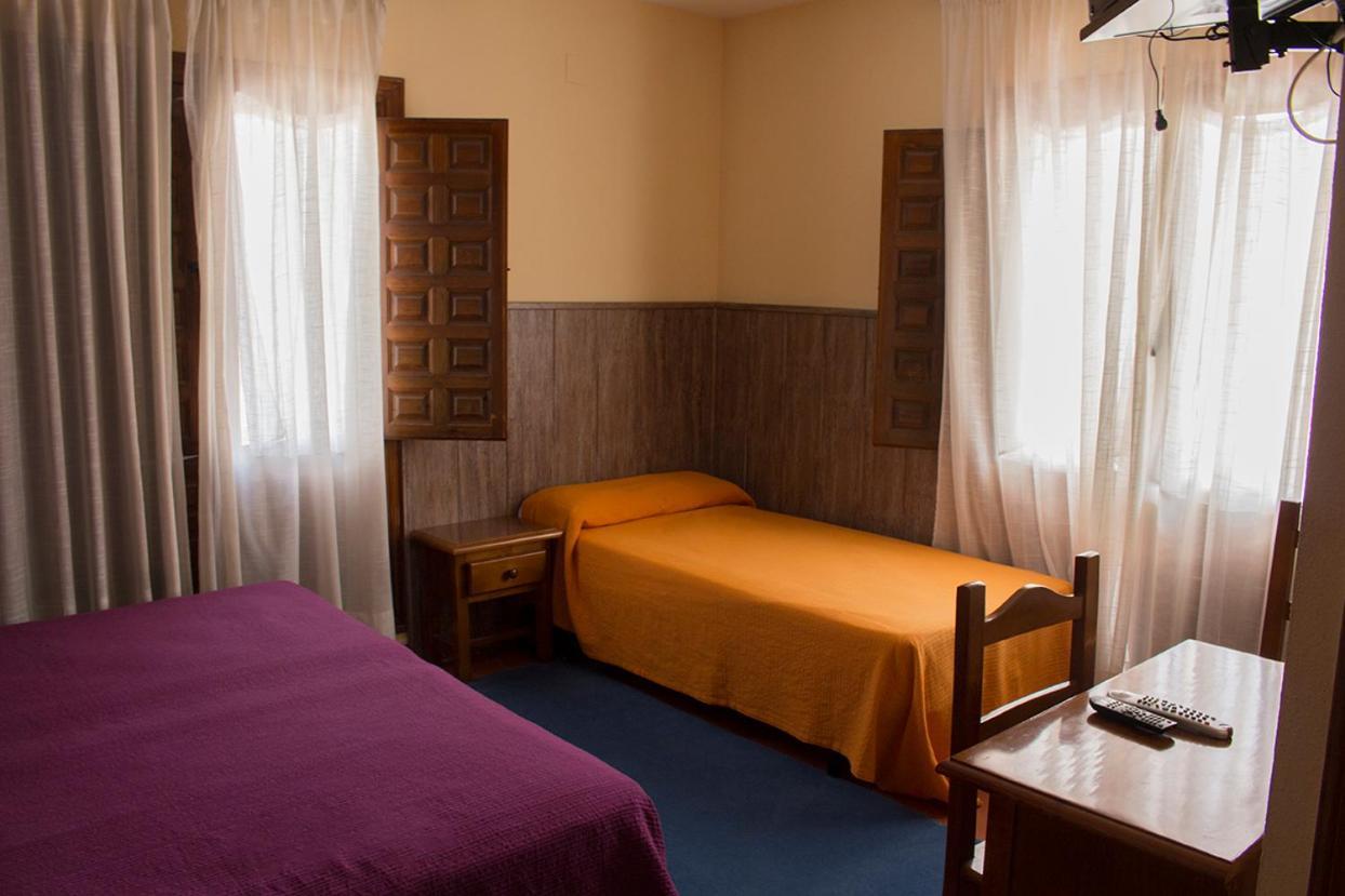 Hostal Del Tajo Peralejos de las Truchas Buitenkant foto
