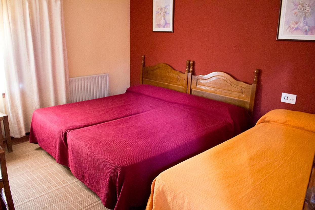 Hostal Del Tajo Peralejos de las Truchas Buitenkant foto