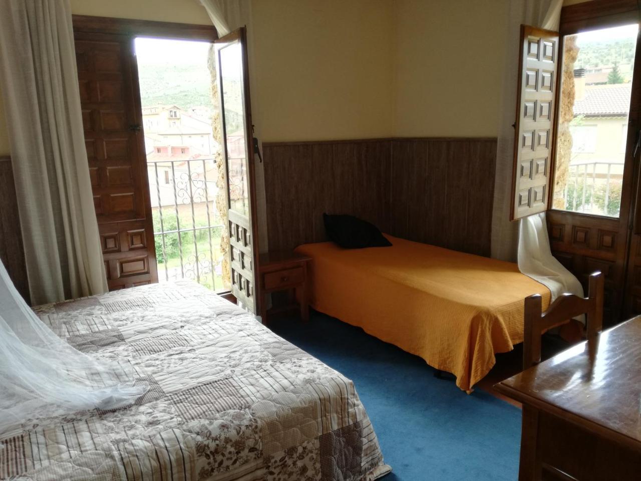 Hostal Del Tajo Peralejos de las Truchas Buitenkant foto